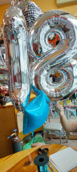 balony napełniane helem - cyfry 18