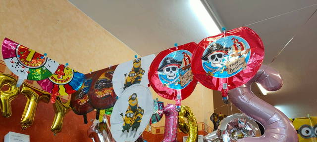 balony napełniane helem - minionki, piraci